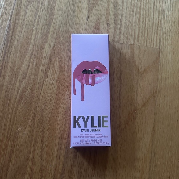 🆕 💄 KYLIE COSMETICS Velvet
Lip Kit - 305 HARMONY Velvet
Liquid Lipstick liner - Picture 10 of 11